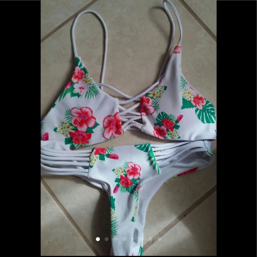 SOLDBATHING SUIT BEACH WEAR